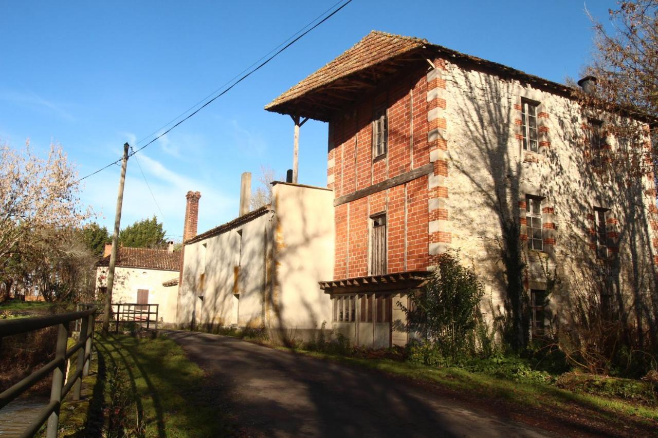 Bed and Breakfast Le moulin scalagrand à Mazieres  Extérieur photo